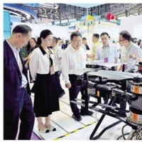 手机报·早报丨全国销量前十车型，又一次没有燃油车；万岁山发文：9月9日起开设景区婚姻登记点
