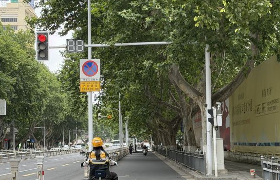 “红灯停表”让外卖骑手等得起红灯