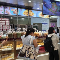 手机报·晚报丨月饼“顶流”来了！臭豆腐月饼卖爆了；豆包手机助手发布消费者版本