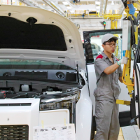 手机报·晚报丨新能源车脱保，换电池还是换新车；住建部：4楼及以上住宅都要加装电梯