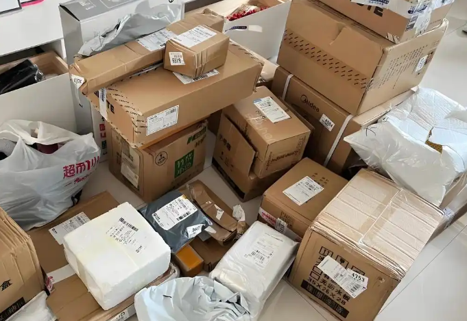 今年我国快递业务量已超1500亿件