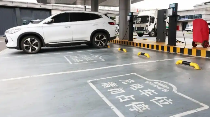 假期电车出行迎充电考验，补能焦虑如何破局