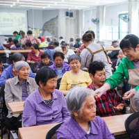 手机报·晚报丨养老价格文件发布，收费告别“糊涂账”；铁路车次编排将调整，新增X字头